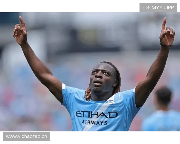 曼城0比2落后时福登替补席大笑队友神情凝重形成鲜明对比 曼城0比2落后时福登替补席大笑队友神情凝重形成鲜明对比